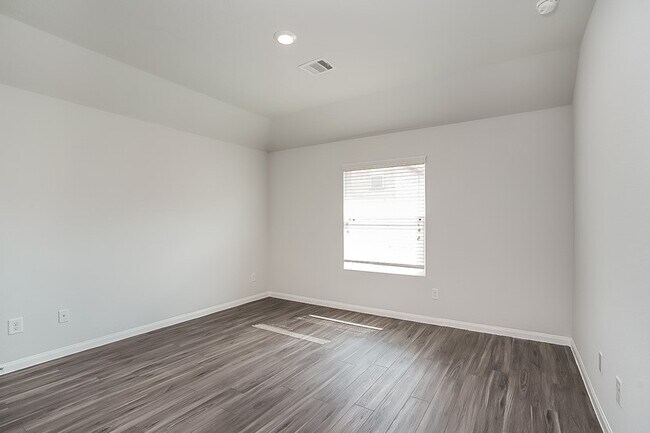 Building Photo - 19019 Moynihan Dr