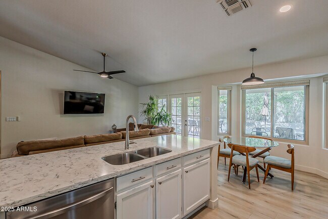 Building Photo - 4730 E Desert Cactus St