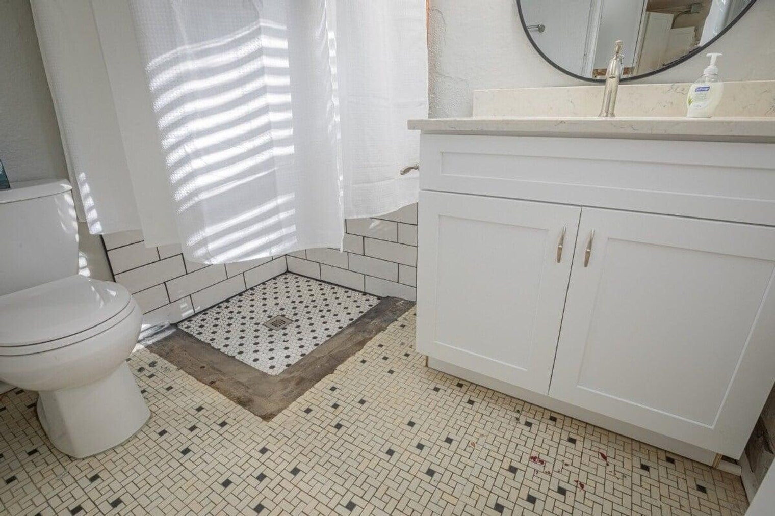 Building Photo - 838 Bobbin Mill Rd