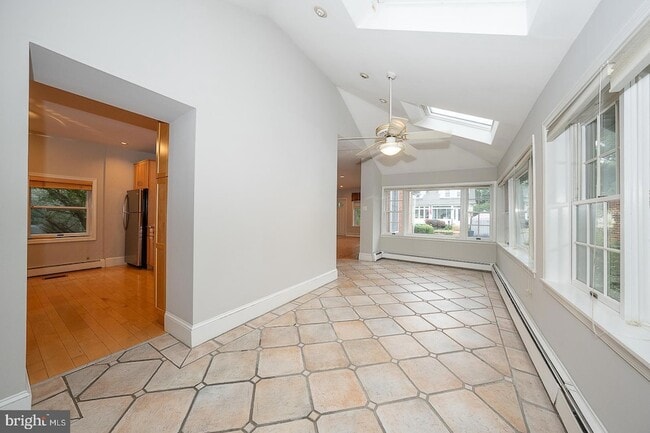 Building Photo - 212 Elm Terrace