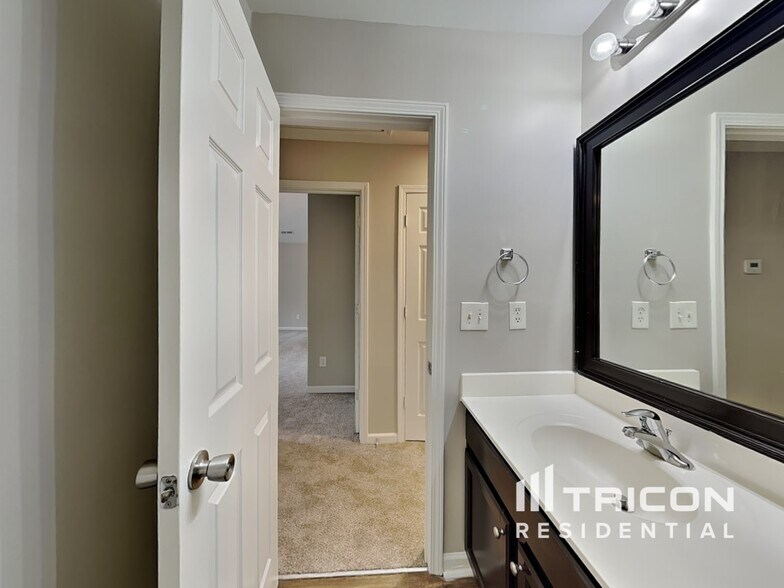 Building Photo - 526 Tansy Dr
