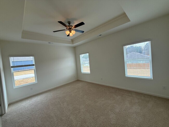 Building Photo - Springville Schools One Level 4 Bedroom / 3 Bathroom/ 3 Car Garage