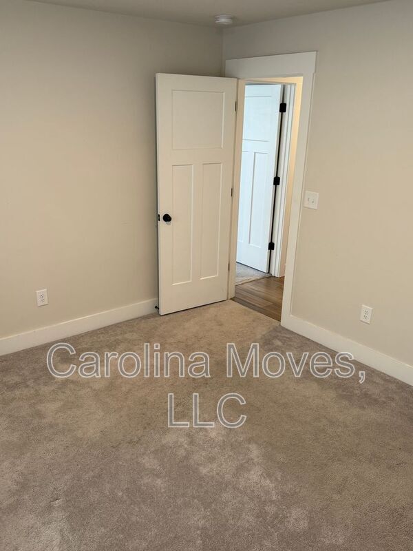 Building Photo - 521 Fenwick Dr