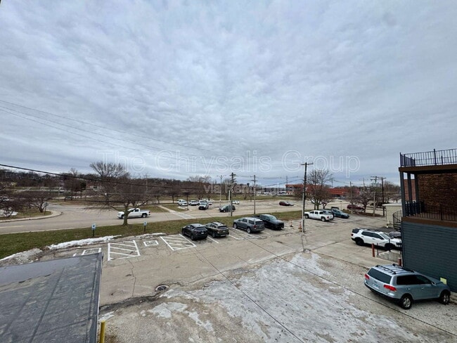 Building Photo - 209 W Main St