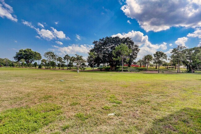 Building Photo - 5390 Woodland Lakes Dr