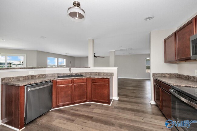 Building Photo - 3571 Avalon Lake Dr SW
