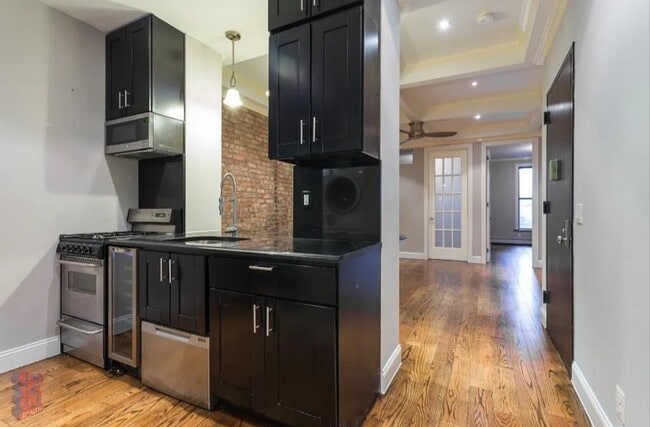 Building Photo - W. 128th St, 7th Ave