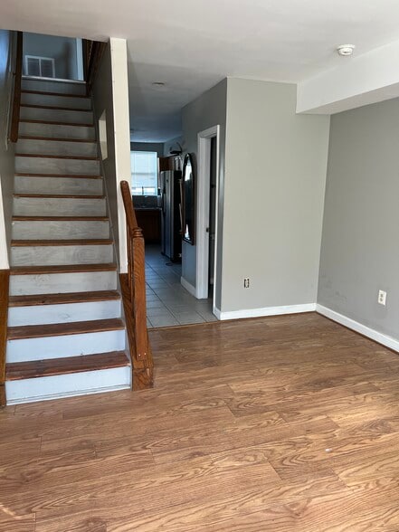 Entry - 1419 Ward St