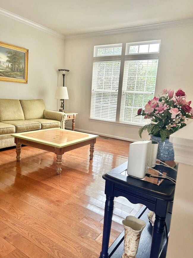 Building Photo - 930 Rainier Rd