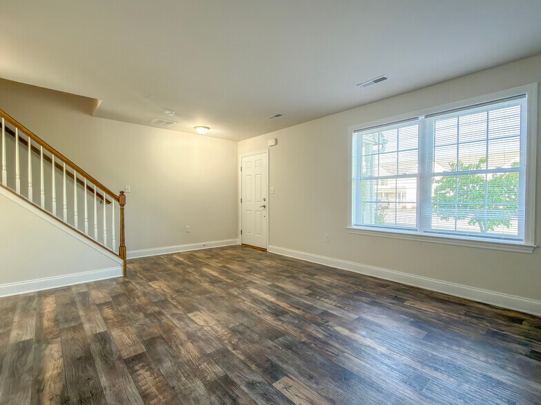 Building Photo - 141 Cedarwood Dr