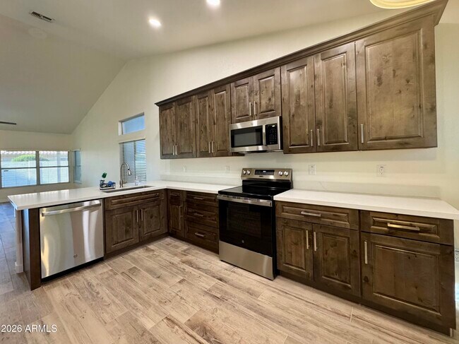 Building Photo - 830 N Granada Dr