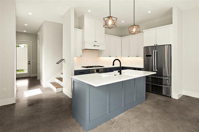 Building Photo - 510 Sacramento Dr