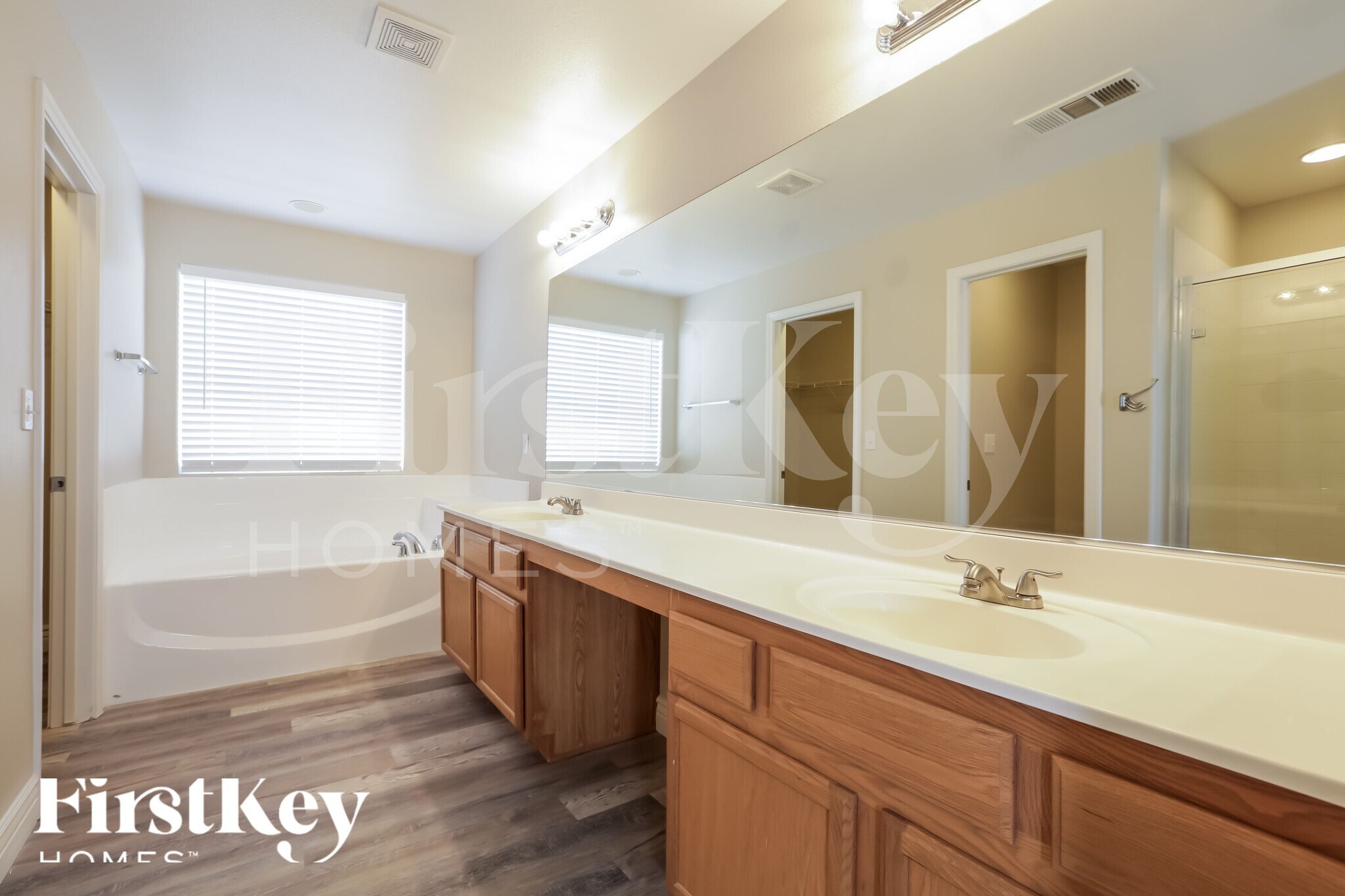 Building Photo - 5681 Woods Crossing St