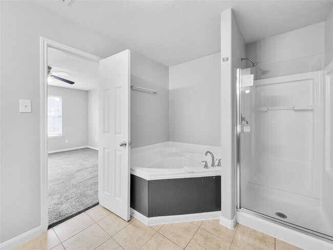 Building Photo - 930 Paradise Rd