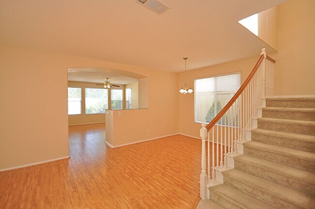 Building Photo - Spacious 5 Bedroom Family Home in Rancho del Oro!