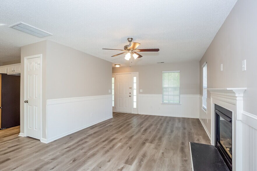 Building Photo - 7425 Saddle Trail Ln