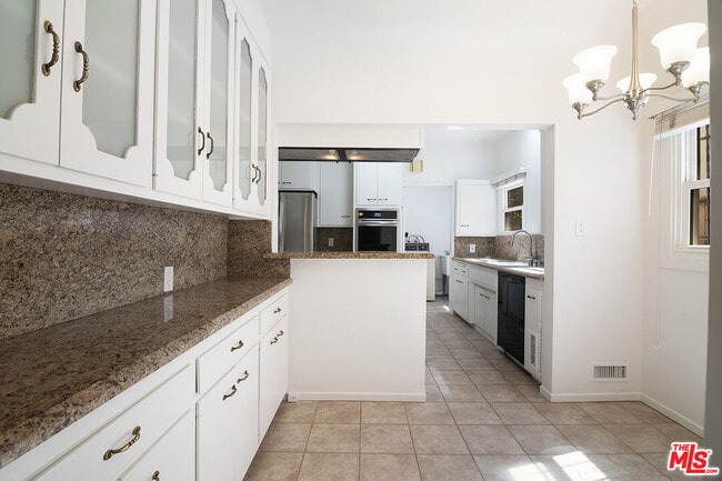 Building Photo - 362 N Mansfield Ave