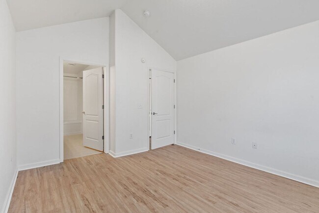 Building Photo - Students Welcome! Bright and Spacious 2-Bedroom, 2-Bath Condo in South Loveland