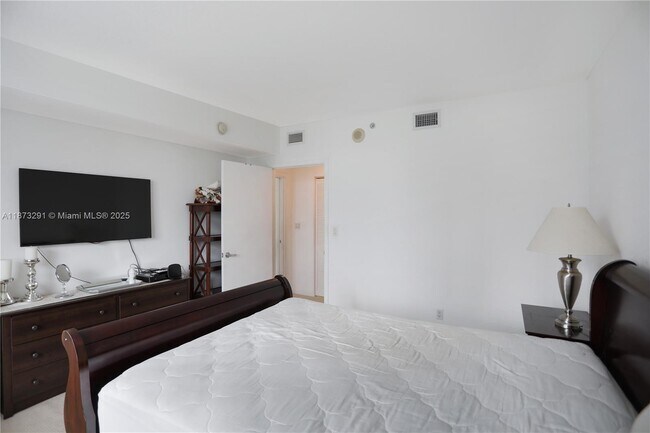 Building Photo - 325 S Biscayne Blvd