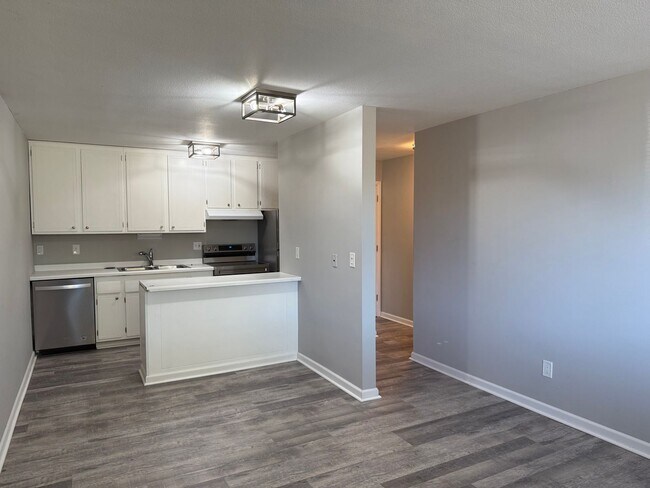 Building Photo - Charming 1 Bedroom Condo in the Heart of S...