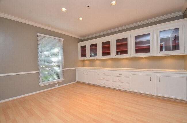 Building Photo - 710 S Fry Rd