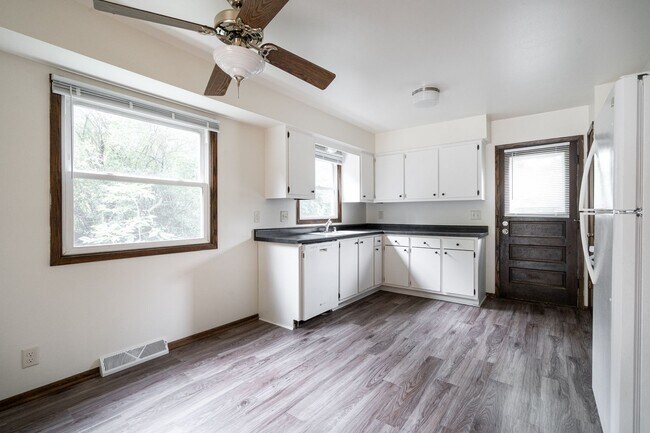 Building Photo - Josephine