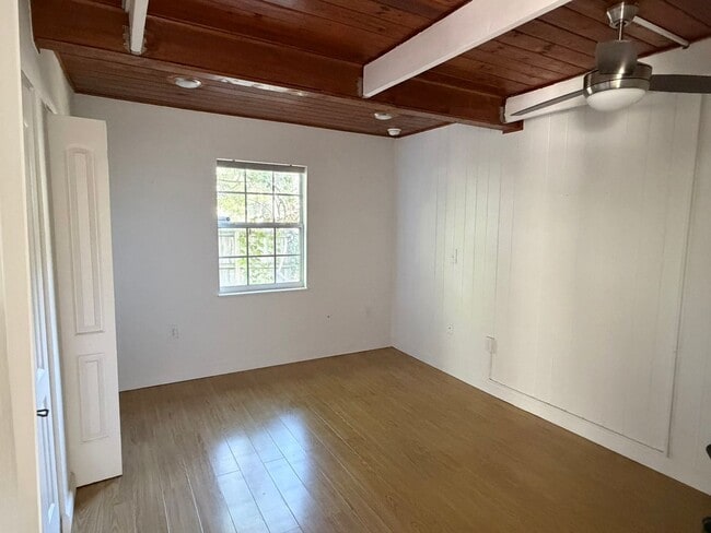 Building Photo - 1227 Country Club Dr