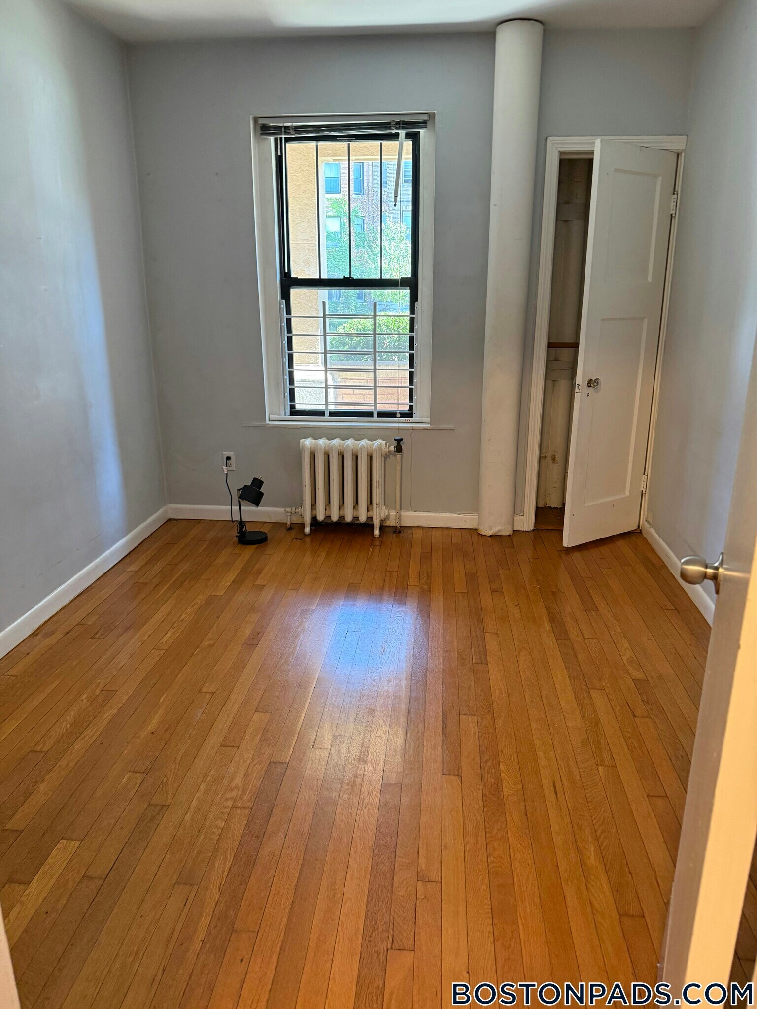 Building Photo - 452 Park Dr