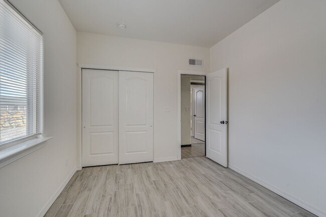 Building Photo - RECENTLY BUILT MODERN EASTSIDE HOME