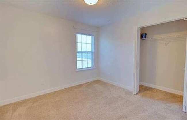 Building Photo - 175 Grandview Dr