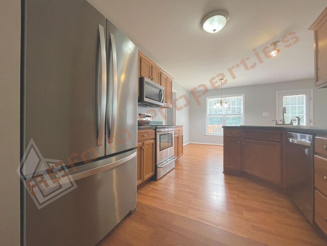 Building Photo - Beautiful 3 Bedroom 2 Car-Garage Home w/ H...