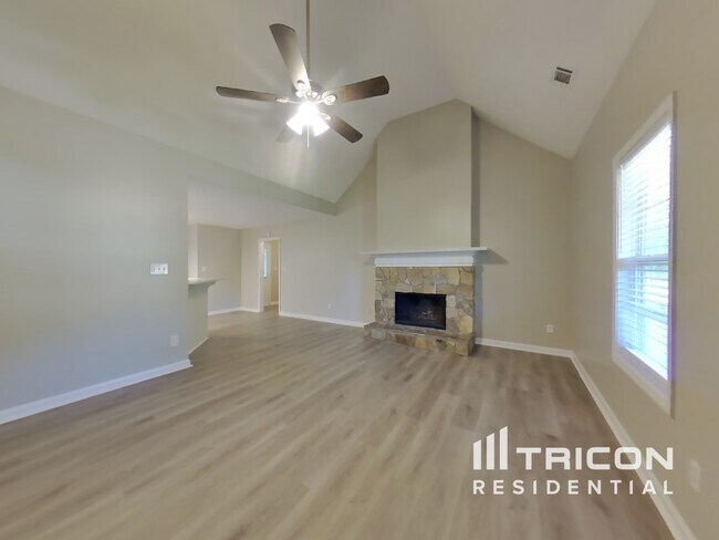 Building Photo - 280 Chestnut Dr