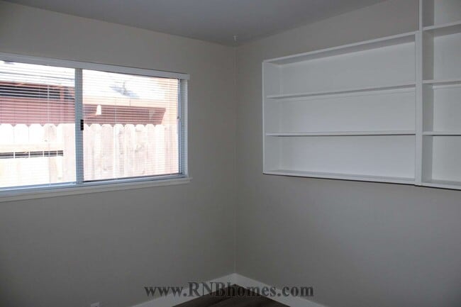 Building Photo - 4757 River College Dr