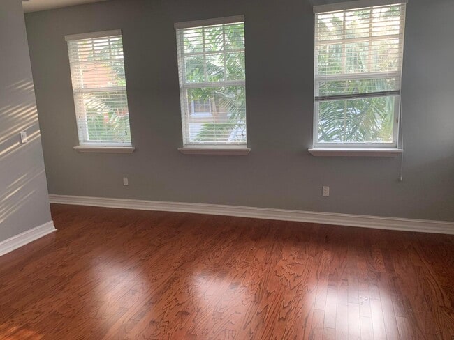 Building Photo - 105 E Coda Cir