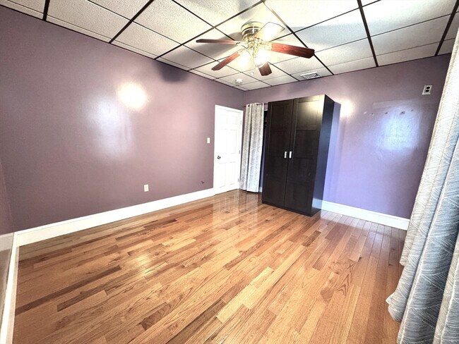 Building Photo - 22 Dana St