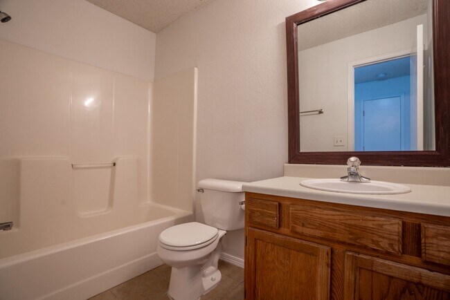 Building Photo - 1518 N Bernice Dr