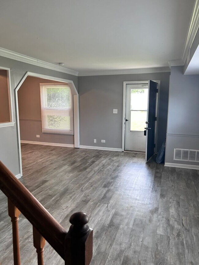 Building Photo - 1302 S Glen Cir