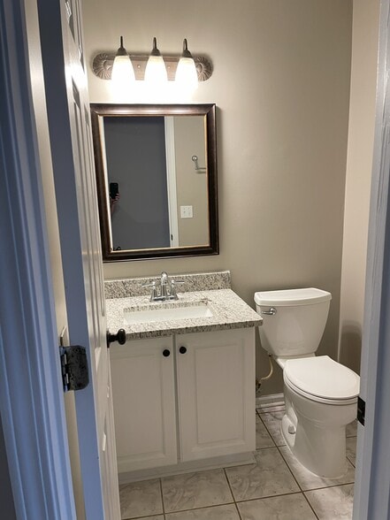 Building Photo - 3790 Oak Park Dr