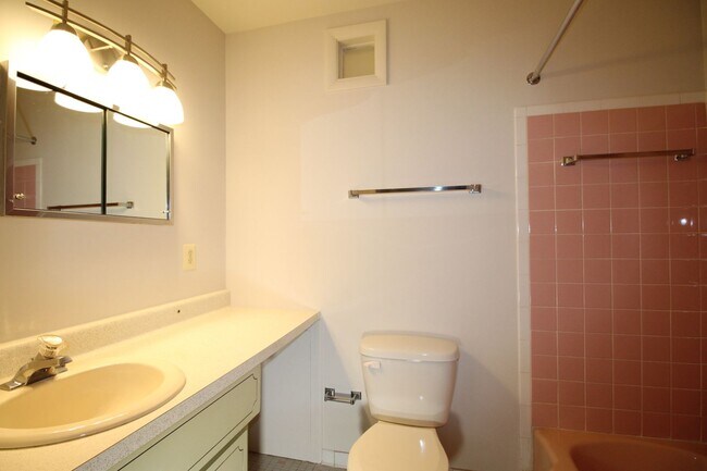 Building Photo - 3BR/2B Home