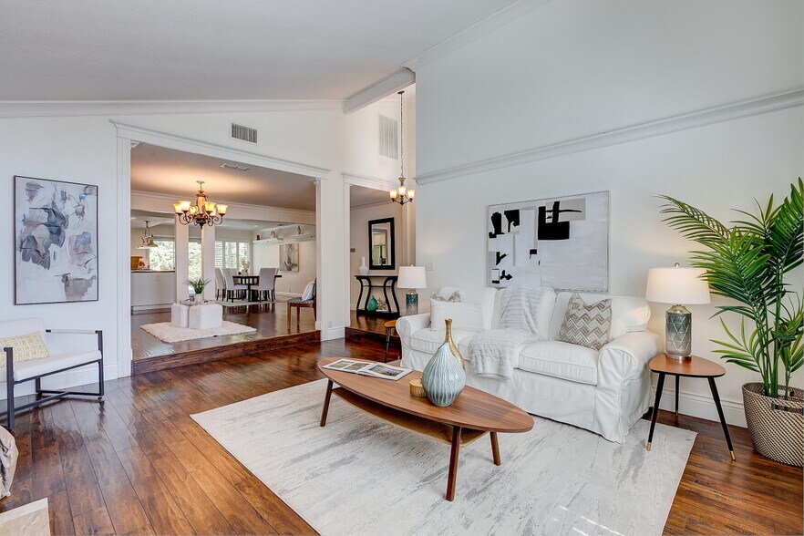 Building Photo - 3047 Montevideo Dr