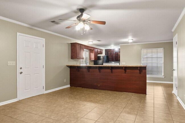 Building Photo - Spacious 3 Bedroom 3 Bath Available Now! Tour and Secure your Home today!