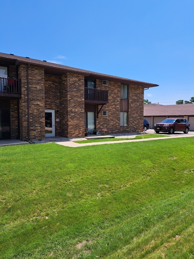 Building Photo - Bridgewood Apartments 907