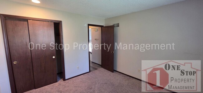 Building Photo - 1300 E 152nd Terrace