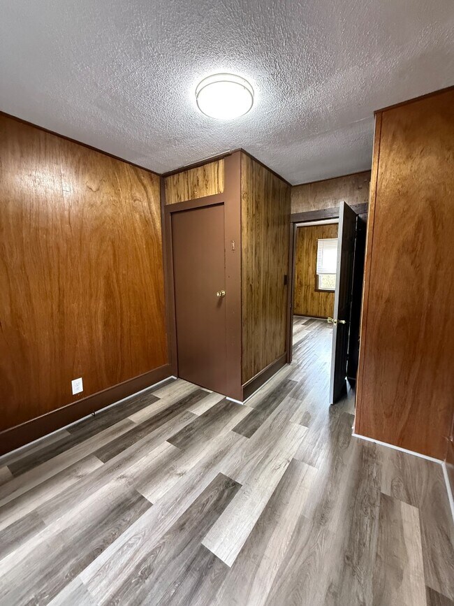 Building Photo - 221 Valley Pike Rd