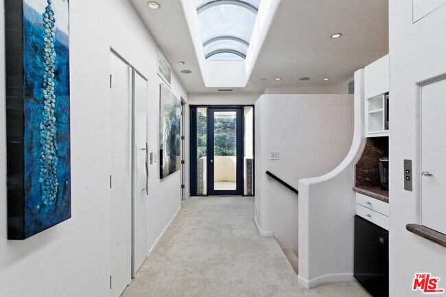 Building Photo - 27082 Malibu Cove Colony Dr