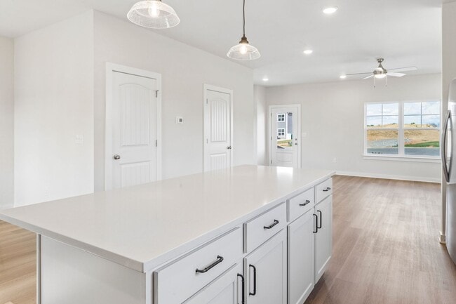 Building Photo - Brand new home in a great location central to all of Tri-Cities