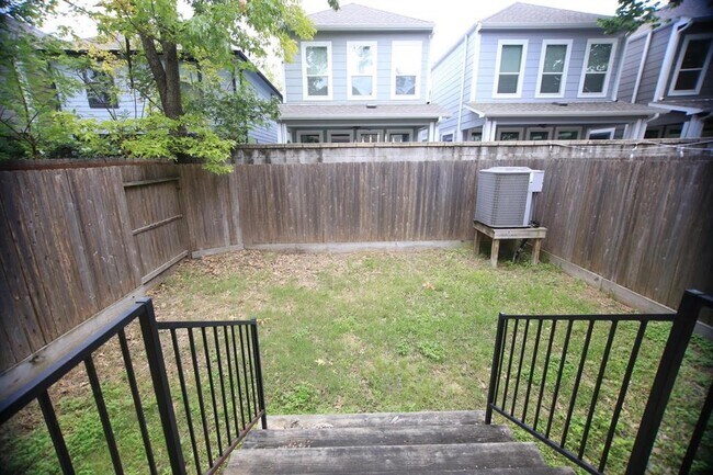 Building Photo - 5618 Larkin St