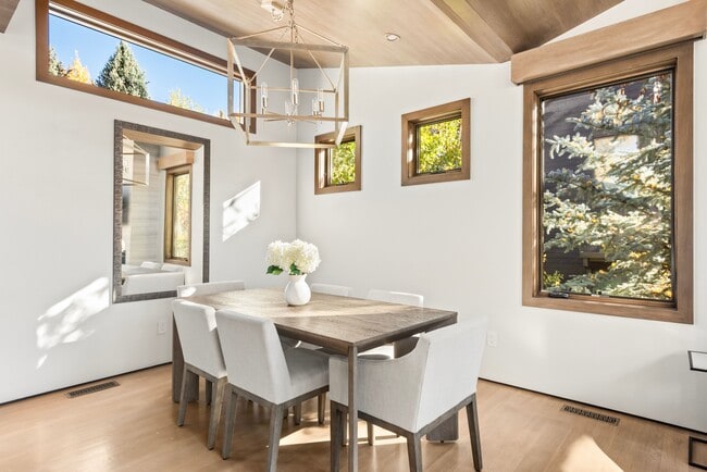 Building Photo - 522 Spruce St