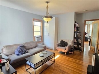 Building Photo - 28 Bardwell St