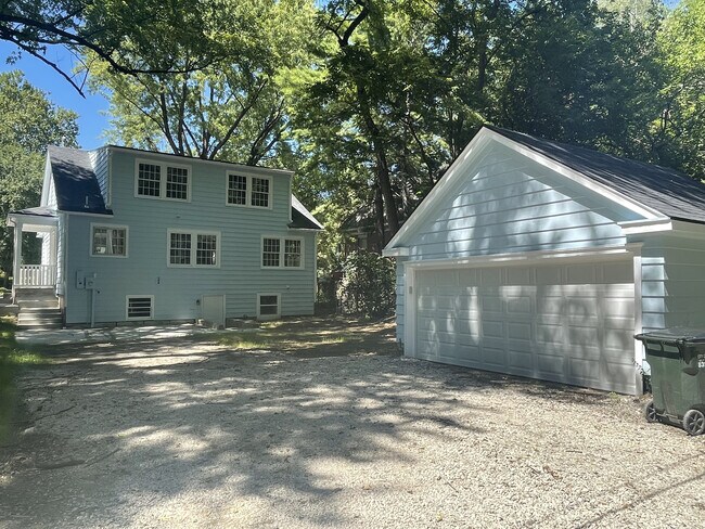 Building Photo - 616 Illinois St